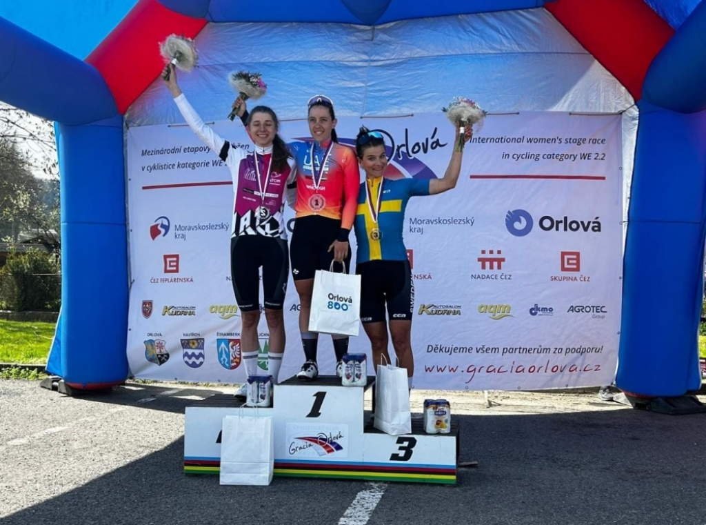 Zawodniczka z Wrocławia pozostaje liderką wyścigu w Czechach - fot. MAT ATOM Deweloper Wrocław