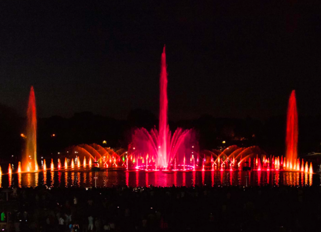 Rusza sezon na wieczorne pokazy fontanny przy Hali Stulecia - fot. Wrocławska fontanna