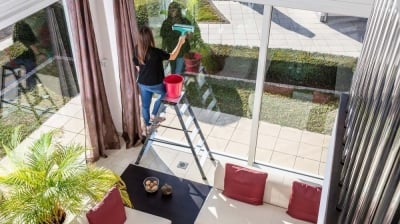 Drabiny do mycia okien – profesjonalny sprzęt do prac na wysokości