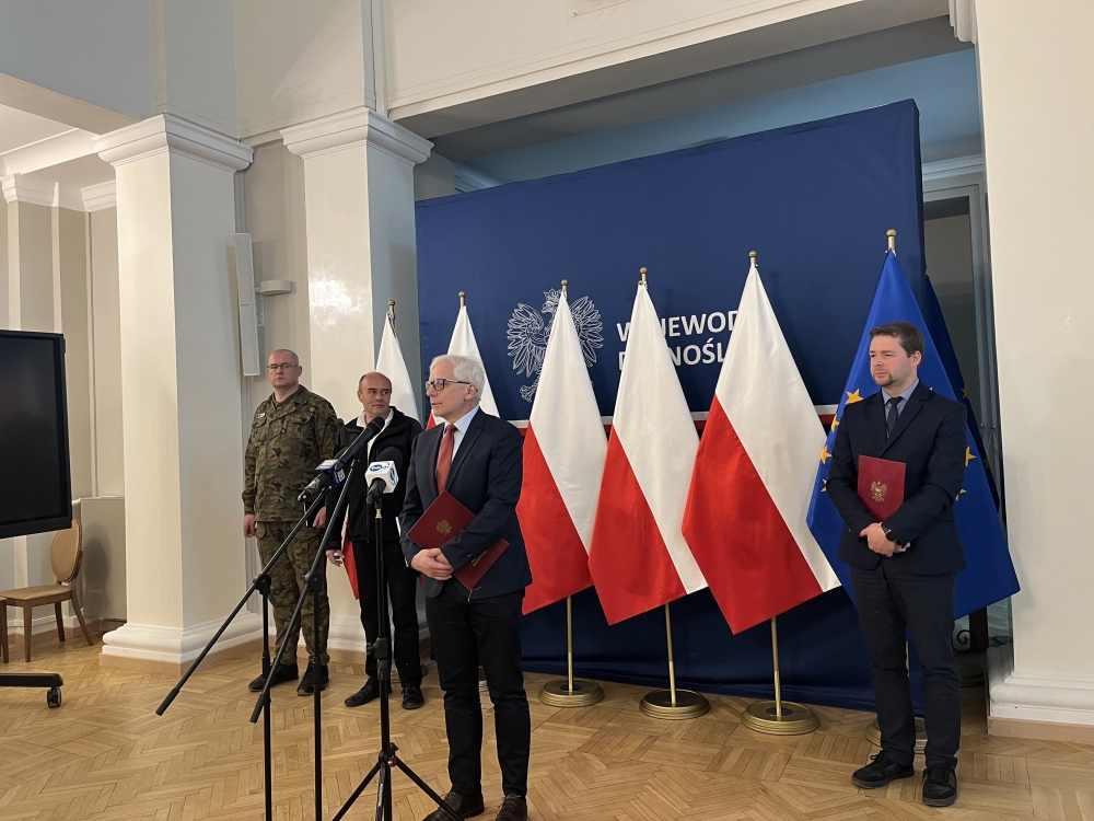 Specjalna siatka zabezpieczny zbiornik wodny w Czernicy - fot. Joanna Jaros