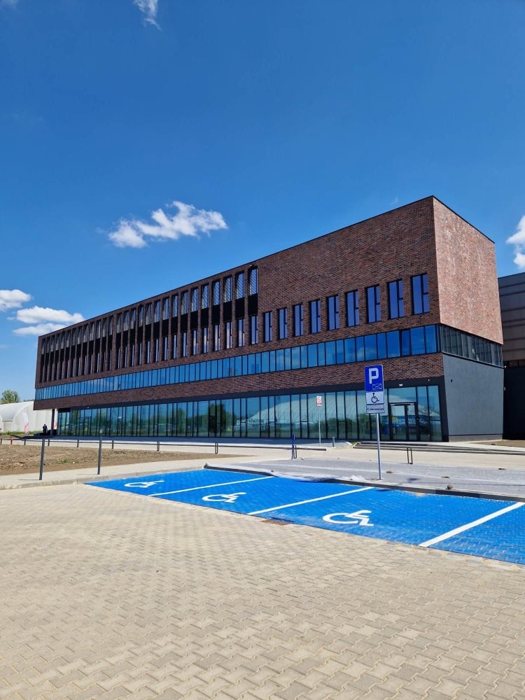 Hala lekkoatletyczna na wrocławskich Kłokoczycach gotowa na przyjęcie pierwszych sportowców - fot. Piotr Pietraszek