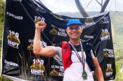 Piotr Hercog na podium Ultra Machu Picchu Trail