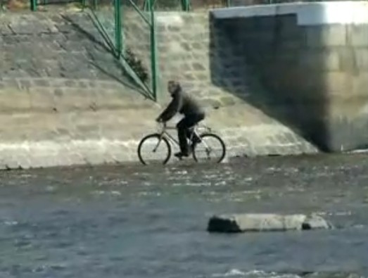Niski poziom wody w Odrze (Wideo) - Fot. prw.pl