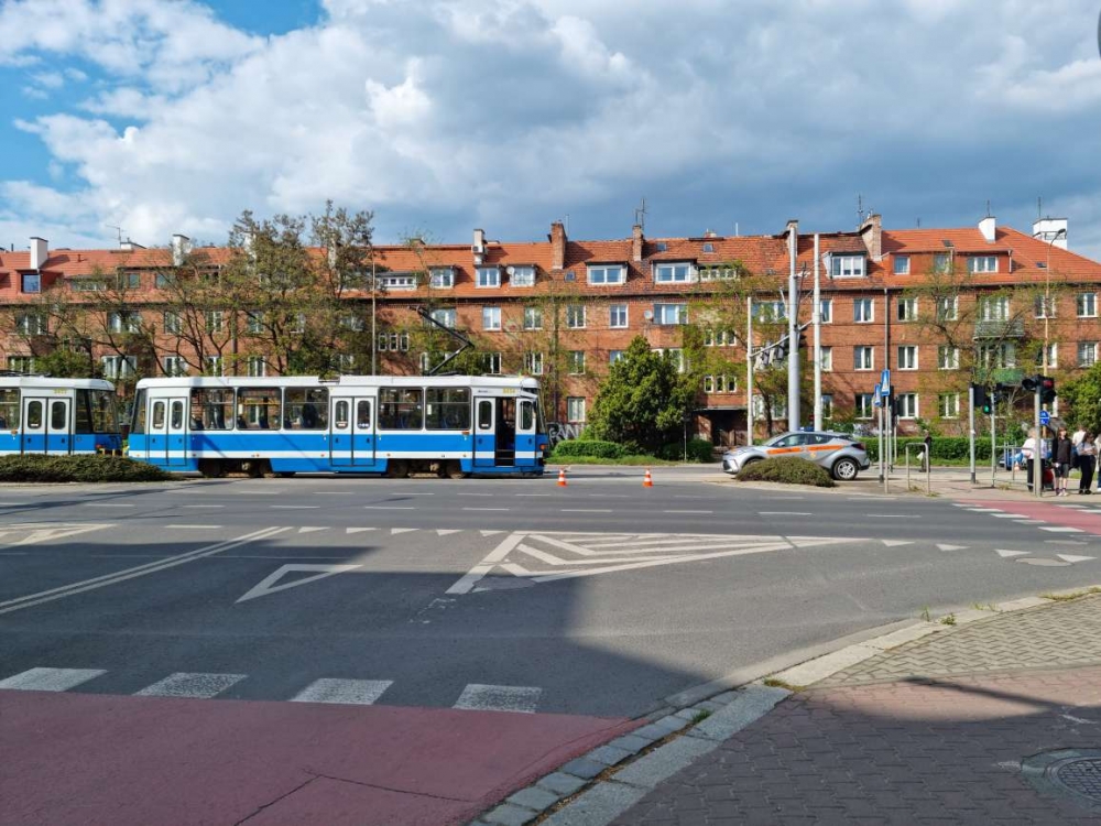 Wrocław: Policyjny radiowóz zderzył się z tramwajem - fot. Radio Wroclaw