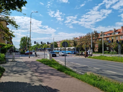 Wrocław: Policyjny radiowóz zderzył się z tramwajem - 1