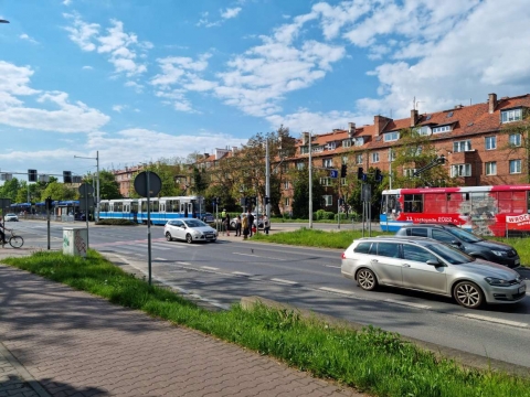 Wrocław: Policyjny radiowóz zderzył się z tramwajem - 2