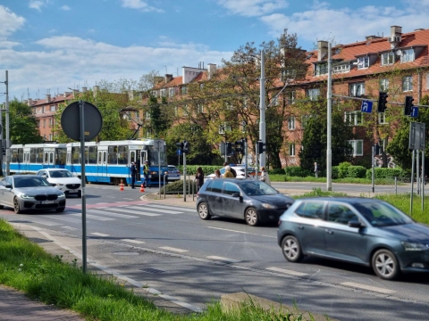 Wrocław: Policyjny radiowóz zderzył się z tramwajem - 3