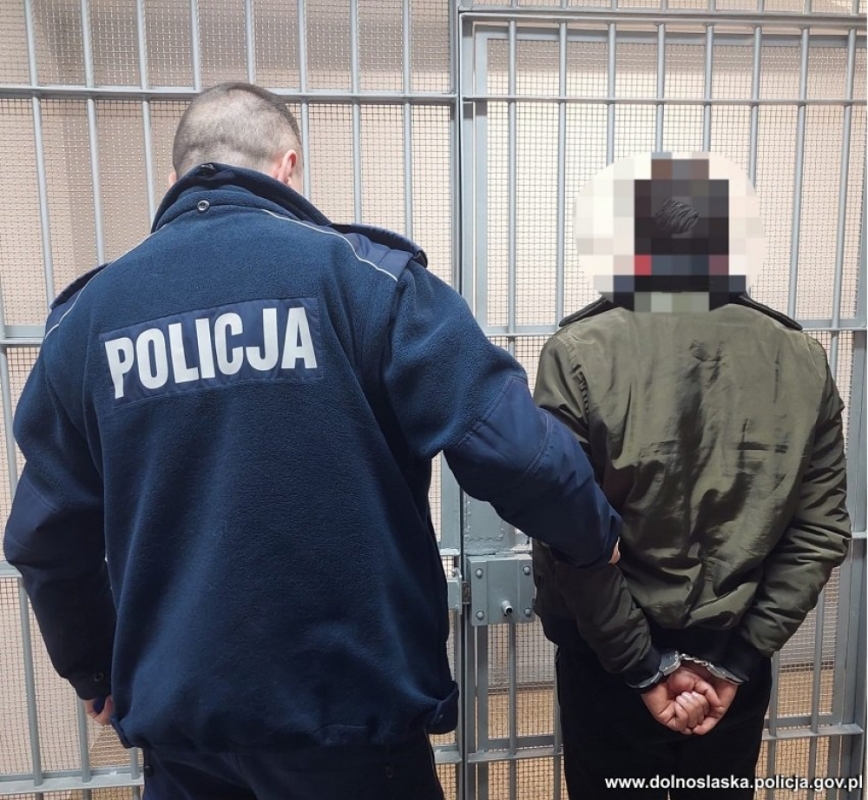 Chcieli przedostać się do Niemiec, ale na autostradzie zepsuł im się samochód - Fot: dolnośląska policja