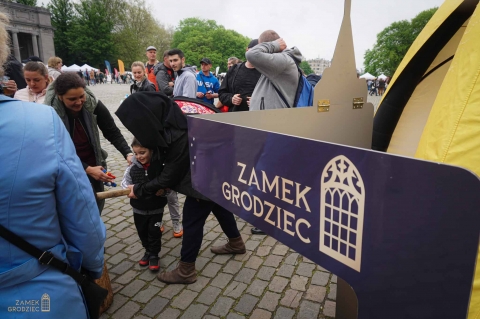 Belgijscy turyści na Zamku Grodziec - 7