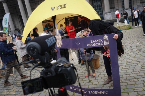 Belgijscy turyści na Zamku Grodziec - 11