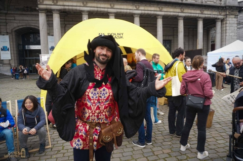 Belgijscy turyści na Zamku Grodziec - 16