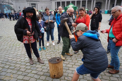 Belgijscy turyści na Zamku Grodziec - 15