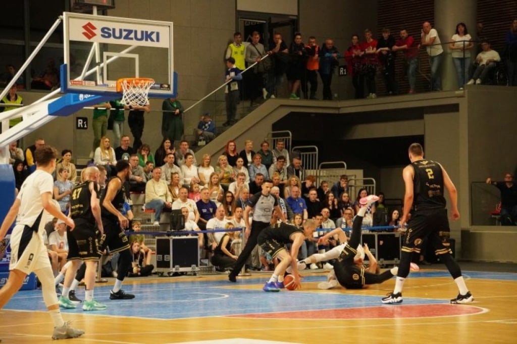 Koszykarze Górnika Wałbrzych dalej od Basket Ligi - fot. Robert Radczak