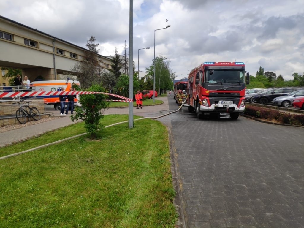 Pożar w szpitalu przy Weigla we Wrocławiu. Wysłano 6 jednostek  - fot. Komenda Miejska PSP we Wrocławiu