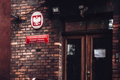 61-letni obywatel Ukrainy odpowie za handel ludźmi i gwałty