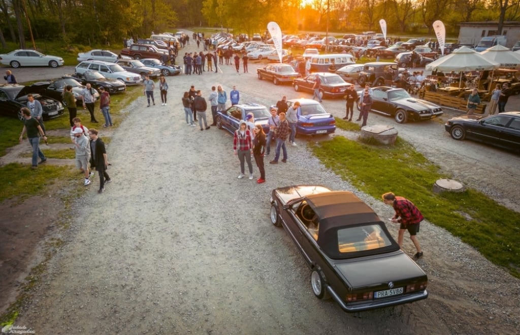 Klasyki na wrocławskich ulicach. Wróciły spotkania fanów motoryzacji - fot. Jakub Krogulec / Klasyczna Strefa Wrocław