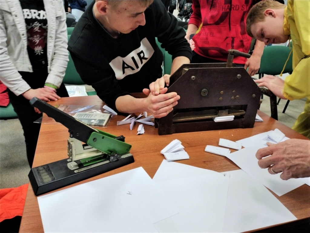 We wrocławskim Przystanku Historia uczniowie sami drukują opozycyjną „bibułę” - fot. Jakub Ciołko