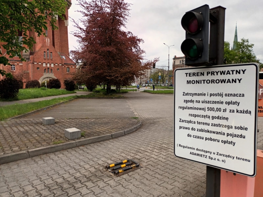 500 zł za... godzinę postoju na parkingu. Czy to zgodne z prawem? - fot. Elżbieta Osowicz