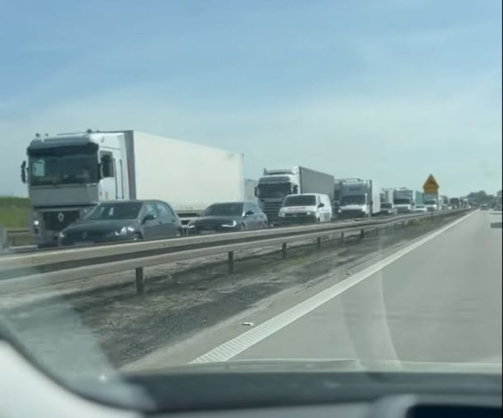 Uwaga, kierowcy! Korek na autostradzie A4 [FILM] - fot. Słuchacz