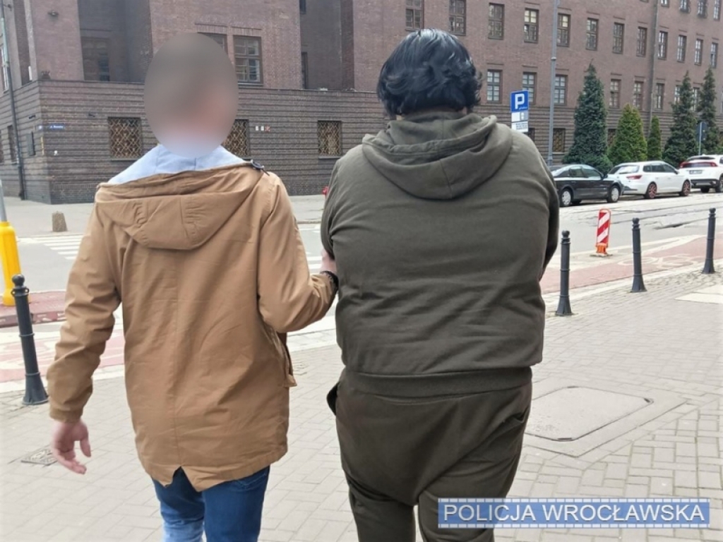We Wrocławiu zatrzymano mężczyznę podejrzanego o oszustwa w Niemczech - fot. Policja
