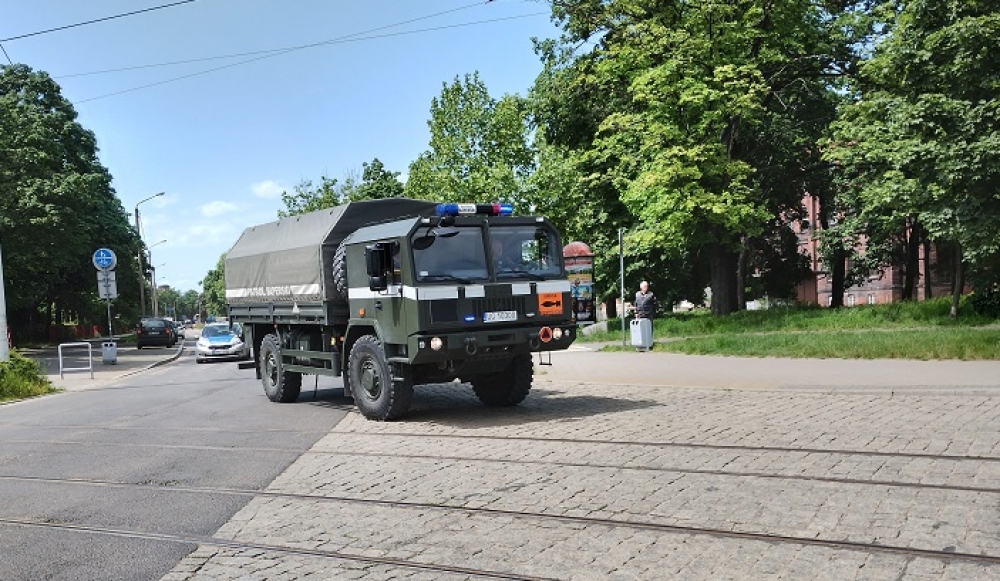 250-kilogramowa bomba z II wojny światowej w centrum Wrocławia. Saperzy odwieźli ładunek na poligon - Fot: Jakub Ciołko