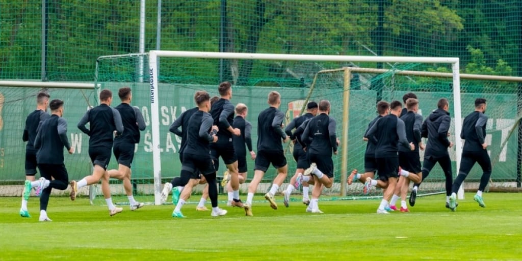 Znamy plan przygotowań piłkarzy Śląska do sezonu 2023/24 - fot. slaskwroclaw.pl