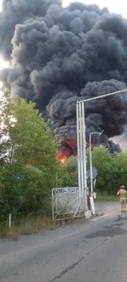 Pali się duże składowisko starych opon - 1