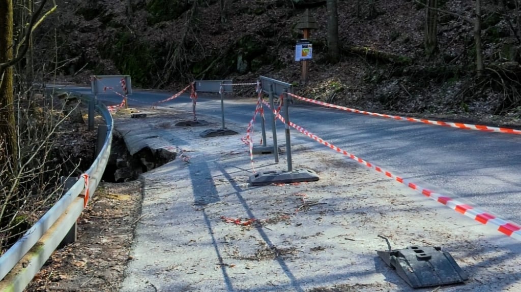 Droga "stu zakrętów" doczeka się naprawy i wróci do użytku? - fot. Jarosław Wrona