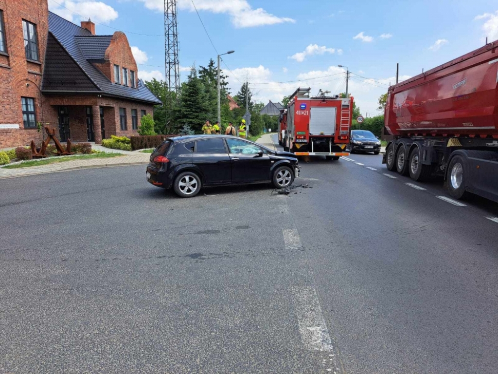 Stłuczka na trasie Łagiewniki-Dzierżoniów [ZDJĘCIA] - fot. OSP Łagiewniki 