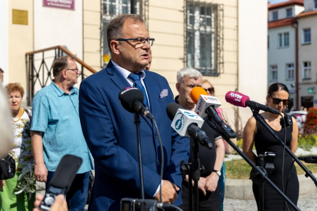 Patowa sytuacja w Świebodzicach. Burmistrz wstrzymuje swoje wynagrodzenia i diety radnym - fot. Bartosz Szarafin