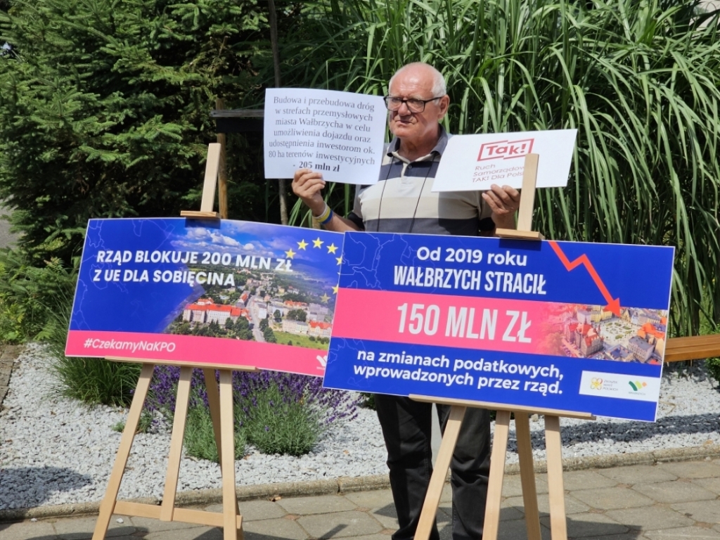 Politycy z wałbrzyskiej opozycji domagają się odblokowania środków z KPO - Fot: Bartosz Szarafin