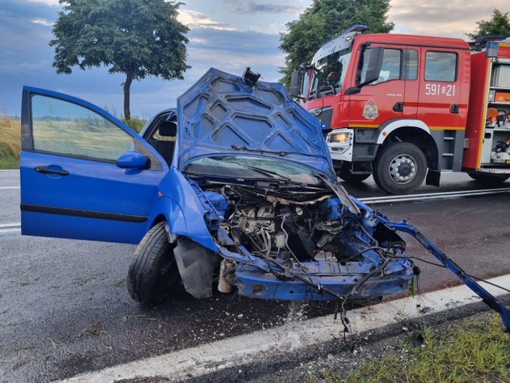 Niebezpieczny poniedziałkowy poranek na drogach powiatu ząbkowickiego - Fot: dolnośląska policja