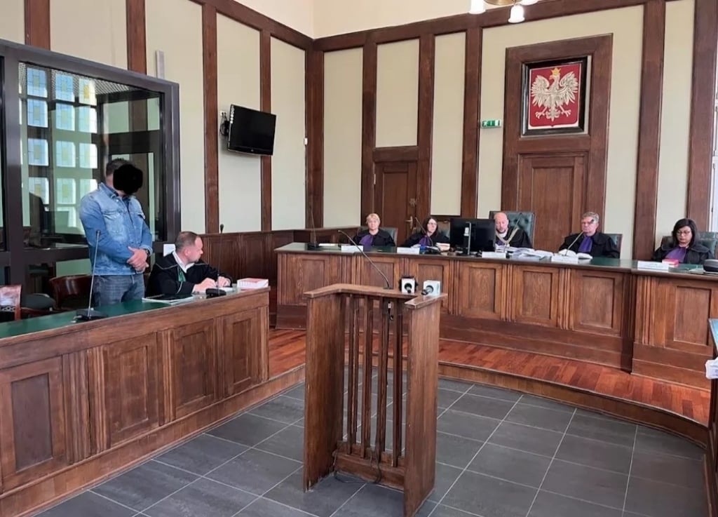 Ruszył proces w sprawie śmiertelnego pobicia przed dyskoteką w Lubaniu - fot. Jacek Sałaputa