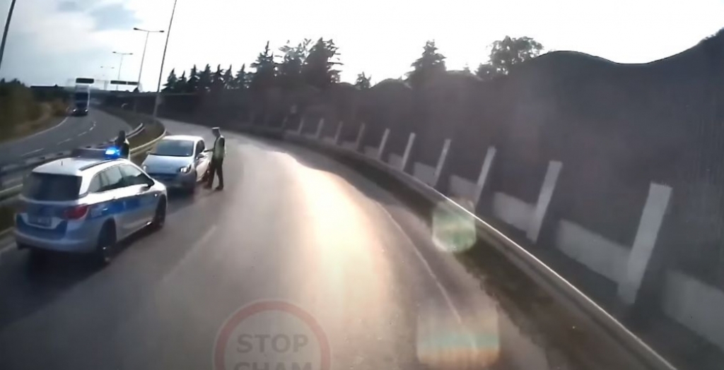 Kierowcy zawracali na wjeździe na AOW. Policja już na nich czekała [WIDEO] - fot. Stop Cham