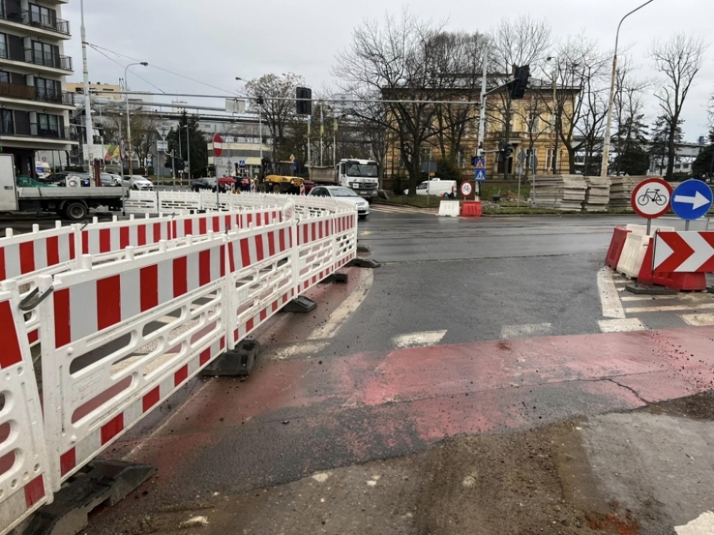Pośpiech przy remoncie wrocławskiego placu Staszica - chcą zdążyć przed 1 listopada - fot. Fot: Wrocławskie Inwestycje