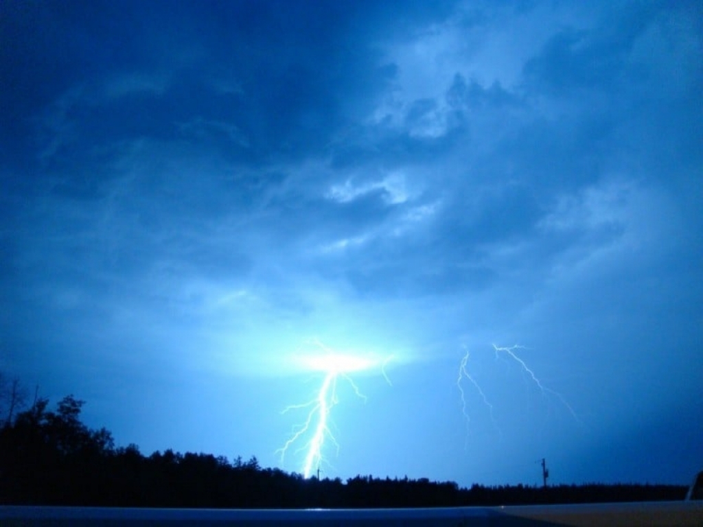 Ostrzeżenie przed burzami z gradem dla całego regionu - Fot: codalo./Wikipedia