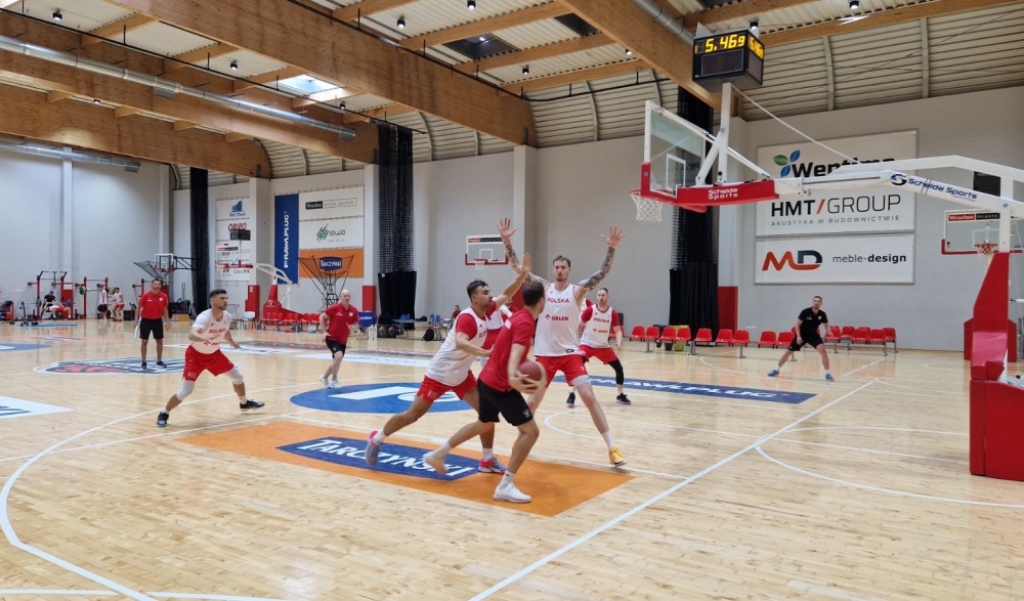 Biało-czerwoni gorsi od Pomarańczowych w pierwszym sparingu - fot. Piotr Pietraszek