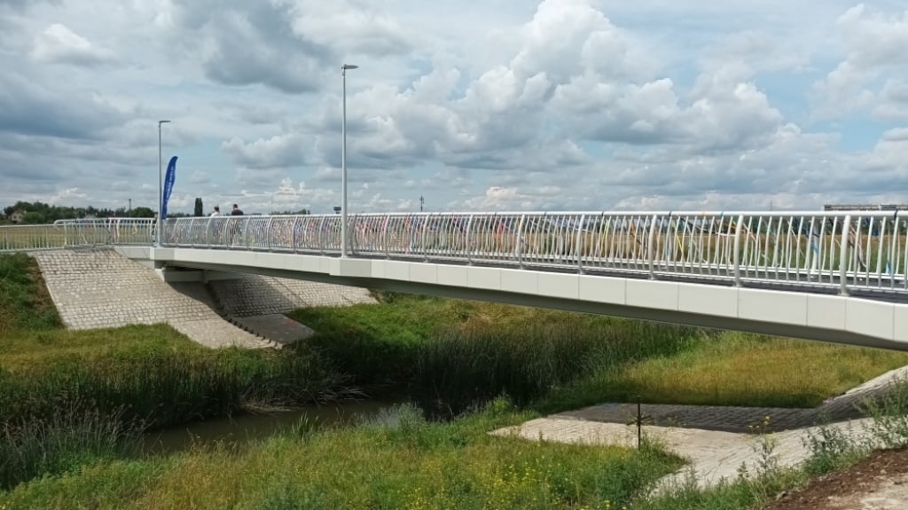 Wrocławianie mogą już korzystać z kładki nad Ślęzą - fot. Beata Makowska
