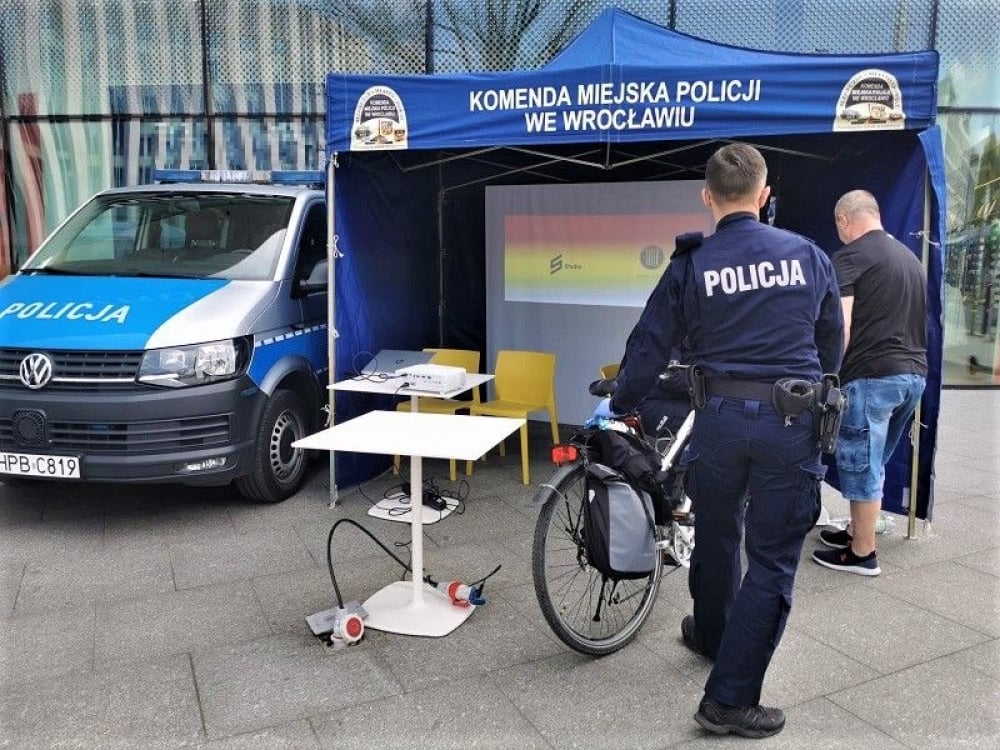 Wrocławska policja zachęca do znakowania rowerów - fot. KMP we Wrocławiu.