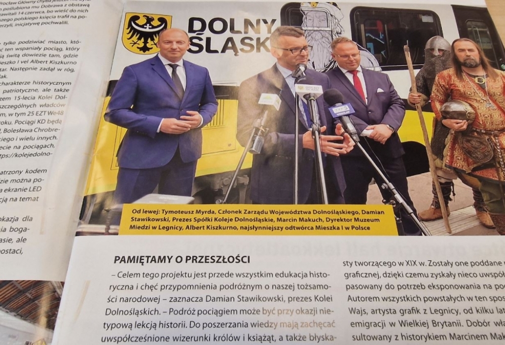 Redagują czasopismo i pierwsze strony poświęcają sobie. Czy to etyczne? - fot. RW
