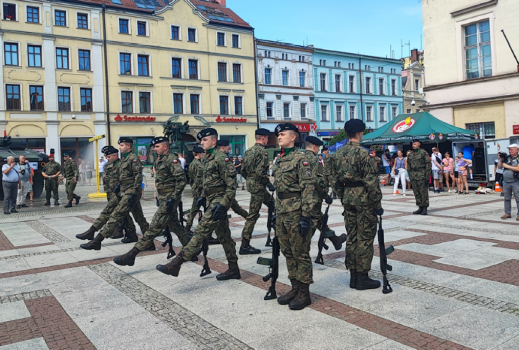 Złotoryja: Piknik militarny z okazji święta Wojska Polskiego - fot. Karolina Bieniek