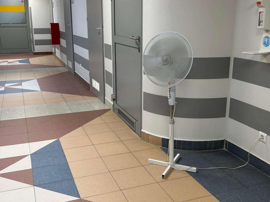 Pacjenci szpitala przy Borowskiej mogą odetchnąć - na korytarzach będzie nieco chłodniej - fot. USK