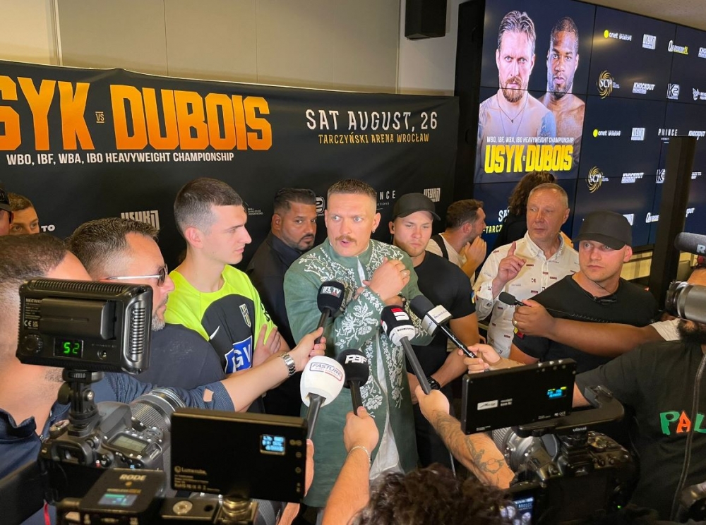 Usyk wygrał z Dubois walkę o cztery mistrzowskie pasy bokserskie - fot. mat. prasowe