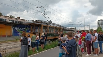 Parada zabytkowych tramwajów i autobusów otworzyła TAT na Nowy Dwór
