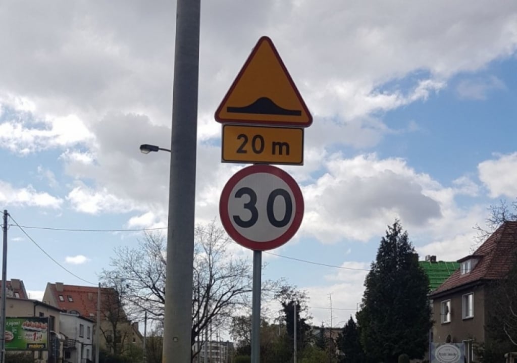 Progi zwalniające lekiem na drogowych piratów - Fot: archiwum Radia Wrocław