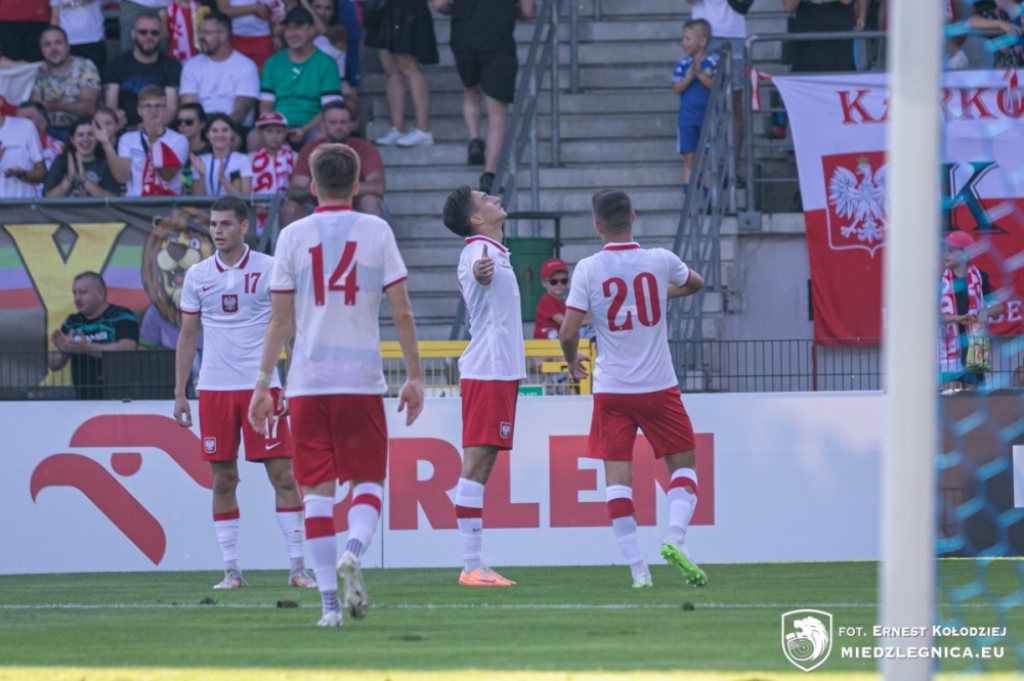 Piłkarska młodzieżówka zagrała w Legnicy. Gol Pieńki - fot. miedzlegnica.eu/Ernest Kołodziej