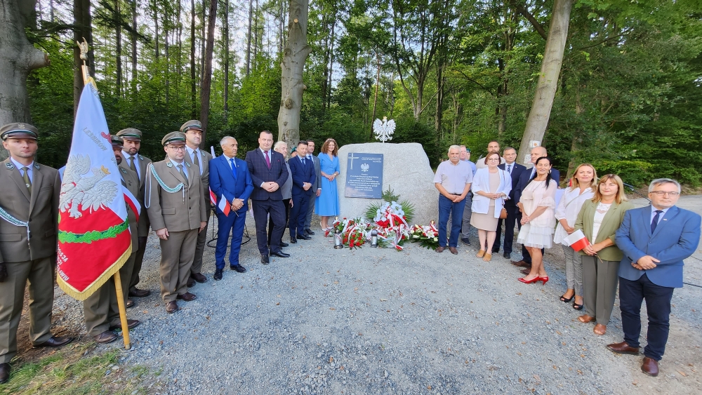 Ofiary katastrofy smoleńskiej upamiętnione na Przełęczy Kłodzkiej – fot. Jarosław Wrona
