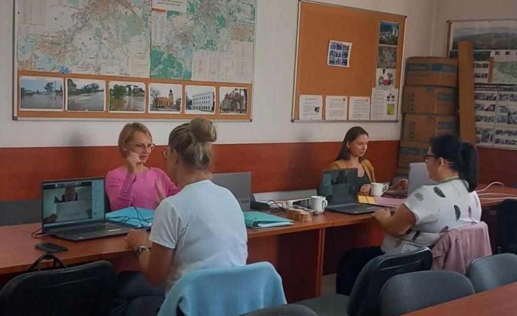 Jeleniogórscy urzędnicy uczą się „migać” - fot. UM Jelenia Góra
