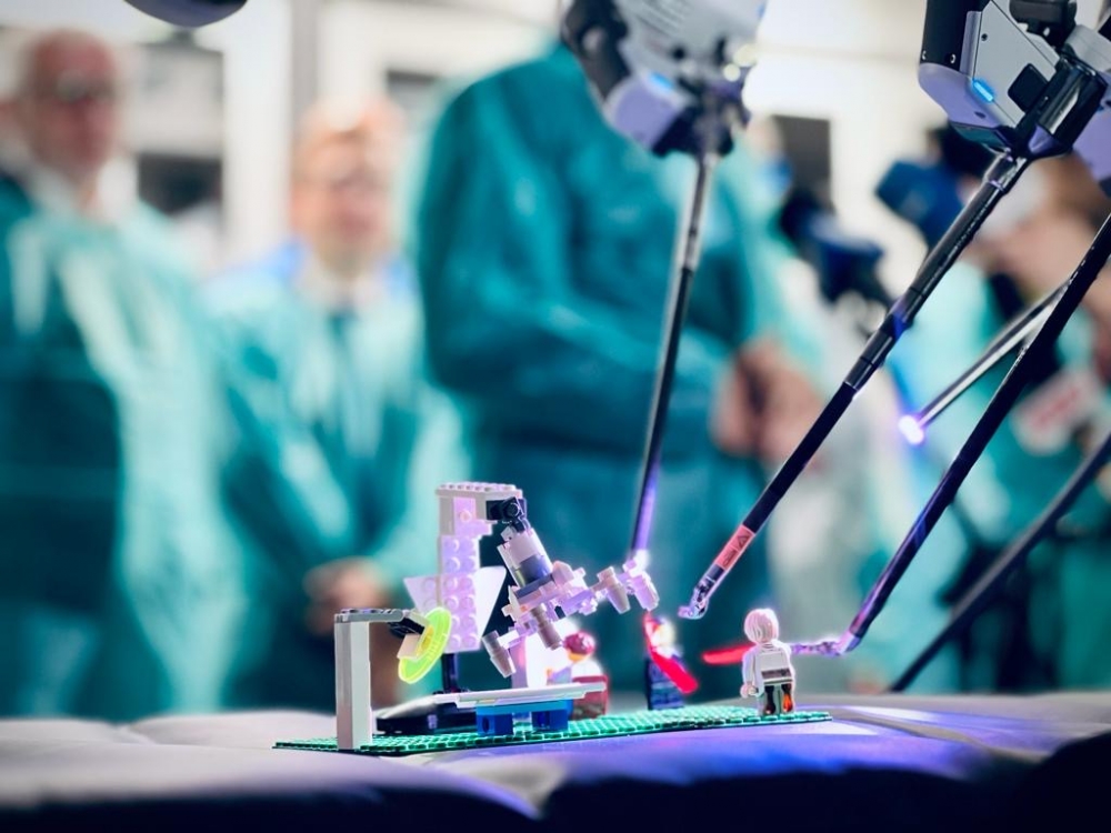 Da Vinci przeciął wstęgę. Uniwersyteckie Centrum Chirurgii Robotycznej oficjalne otwarte - fot. materiały prasowe