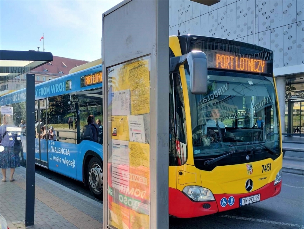 Nowe połączenie autobusowe między lotniskiem a centrum - fot. Jakub Ciołko